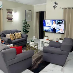 Spacious Luxury 3 Bed In Apartment Kingston